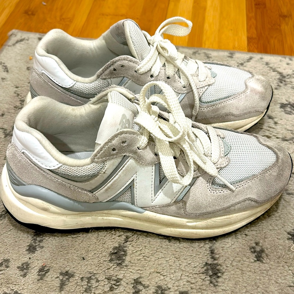 NEW BALANCE 5740 women’s size 8